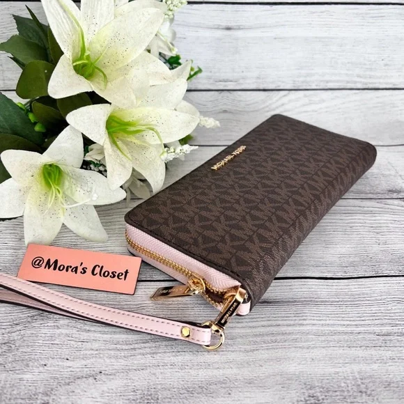 Michael Kors Continental Wallet /Wristlet - Picture 7 of 8